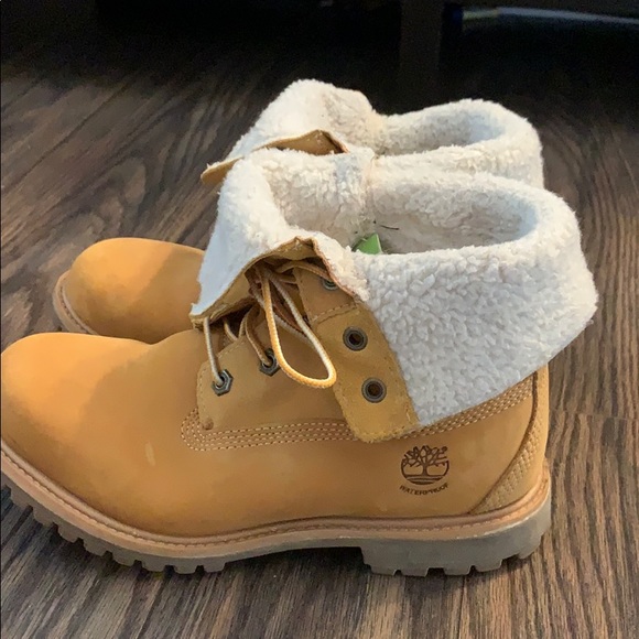 Sheep inside timberland boot - Picture 3 of 7